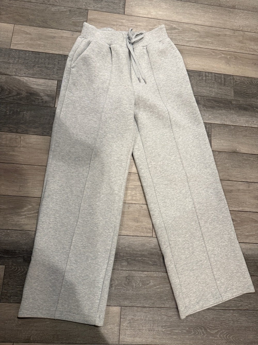 Calia gray scuba wide leg pants. Size small
Woman’s